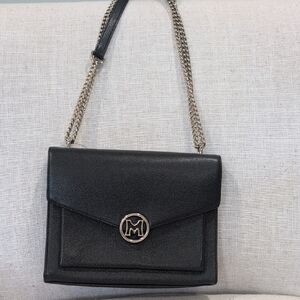 Chic Black Crossbody Bag with Chain Strap
